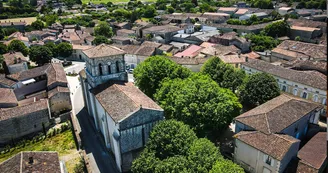 Vue du bourg de Sigogne du ciel Vue du bourg de Sigogne du ciel